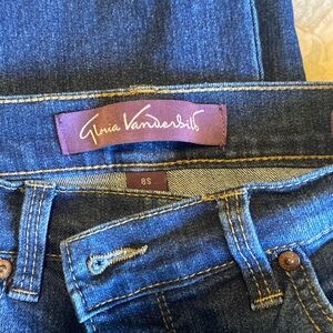Gloria Vanderbilt size 8 short